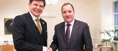 Talman Andreas Norlén tar emot Stefan Löfven (S)
