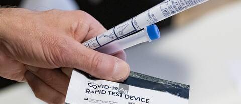 Ett av regionens snabbtest för coronavirus. Arkivbild.