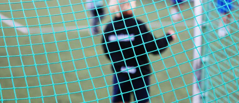 Barn som står i fotbollsmål. LOK-stöd LOK stöd Vad betalas ut från Riksidrottsförbundet. Hur många barn är aktiva i idrottsföreningar- Barn- och ungdomsidrott.
