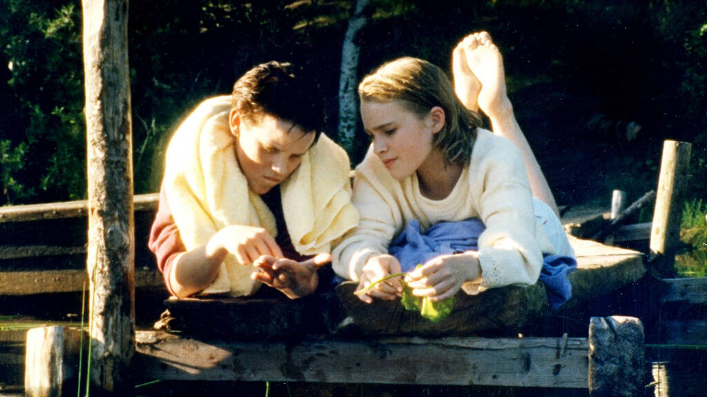Первая любовь будилин. Первая любовь / forsta Karleken (1992). Första kärleken 1992 эпизод 4. Первая любовь в лагере.
