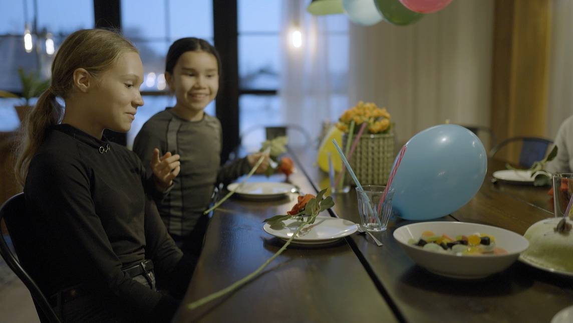 Lilla ridskolan – 12. Tävlingsdag och avslutningsfest | SVT Play