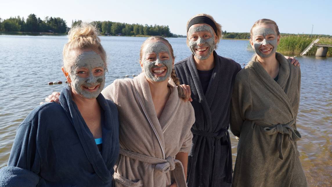Strömsö – Strömsö spa, grillade bondostburgare och stänkmålade kläder ...
