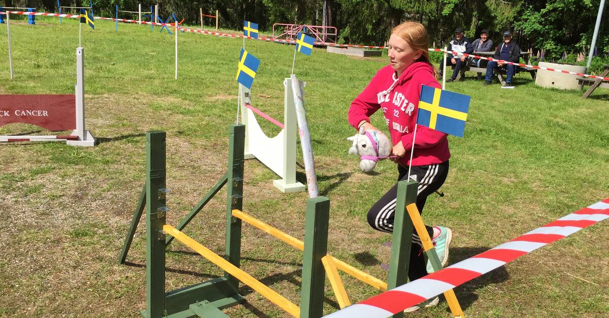Hopptävling med käpphästar SVT Nyheter