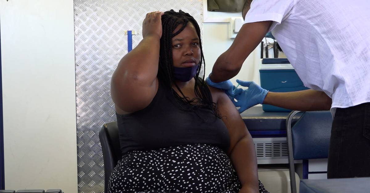 Myths and lack of freezers slow down the vaccination of the world's