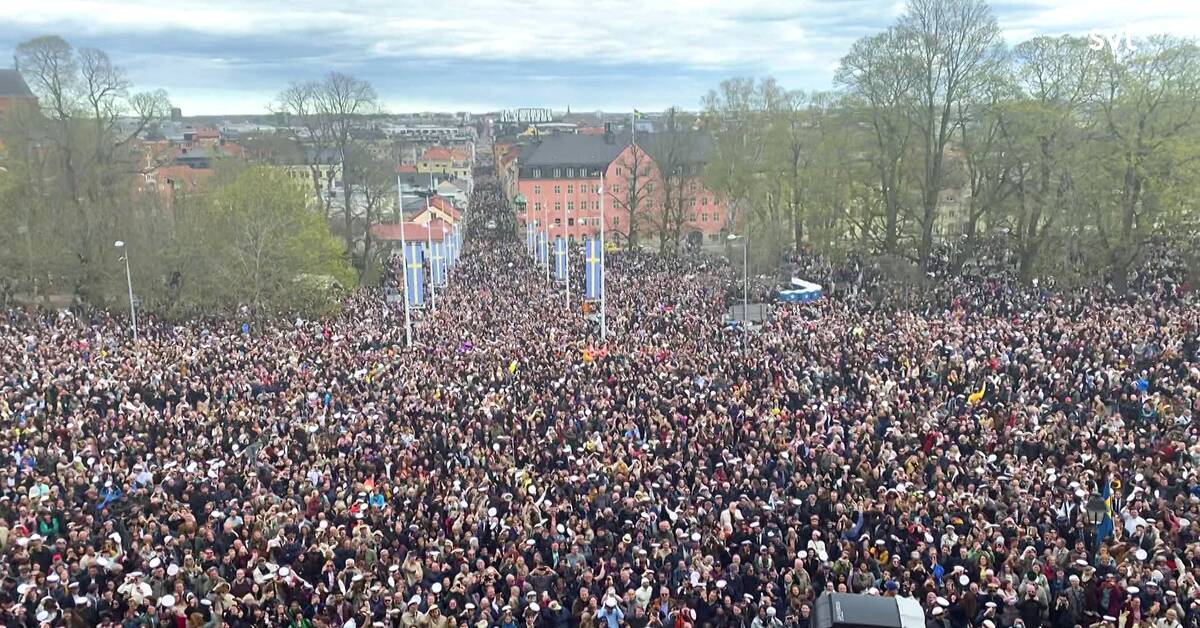 Rekordmånga på mösspåtagning på i Carolinabacken i