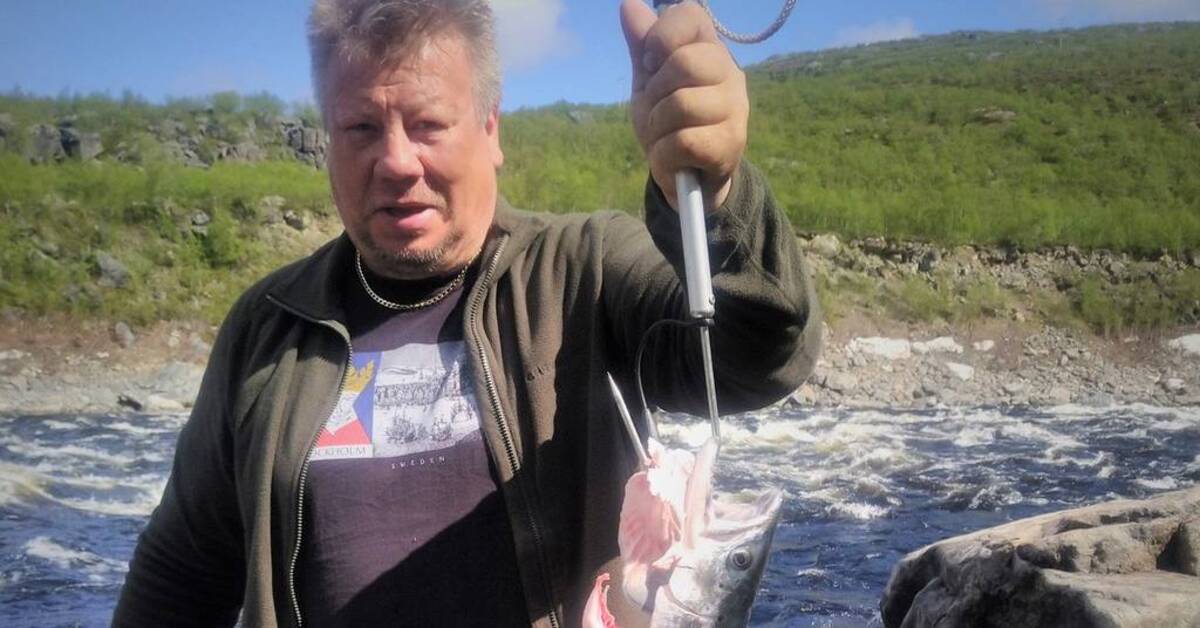 Her hilser finnen på kongen – nå raser norske myndigheter