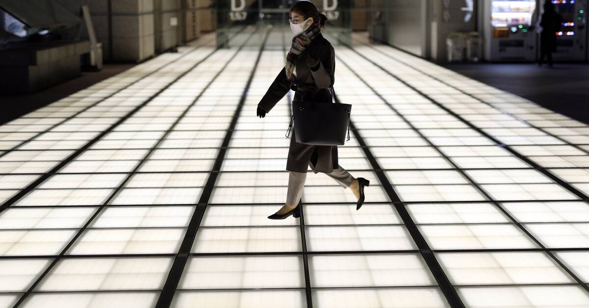 Japan opens to tourists after two years with guided tours