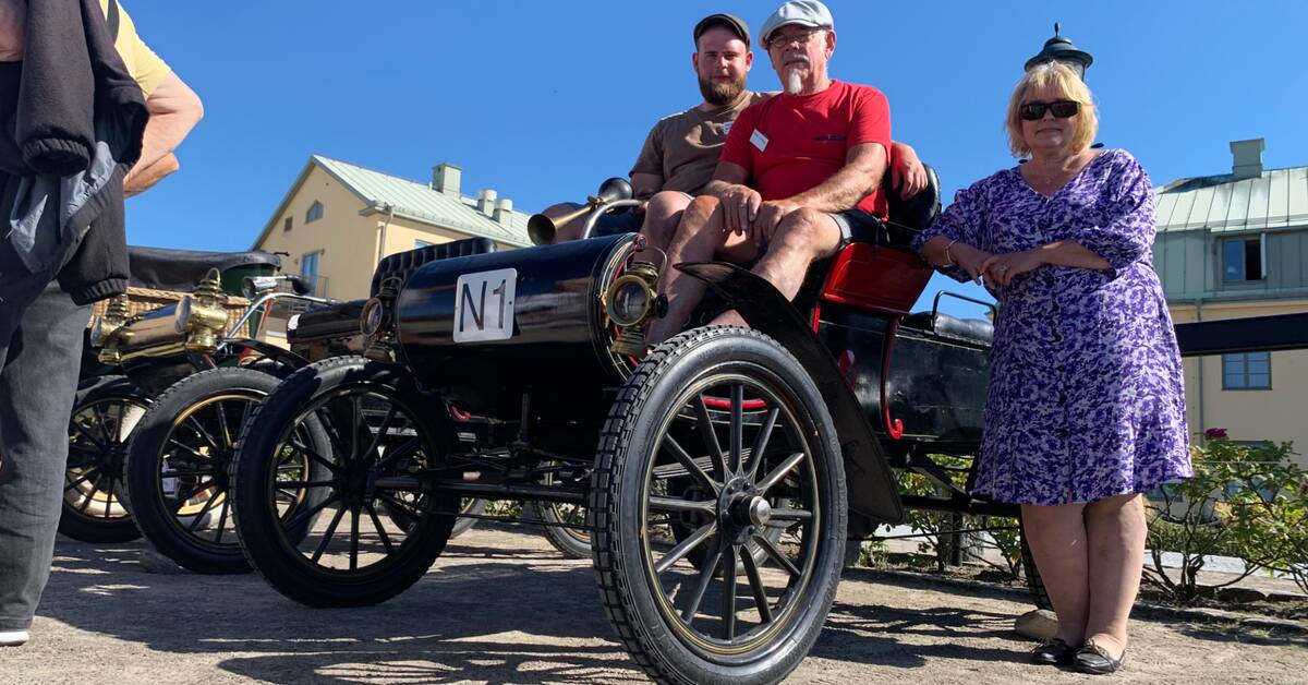 See Halland's oldest car roll in Varberg for the first time in 90