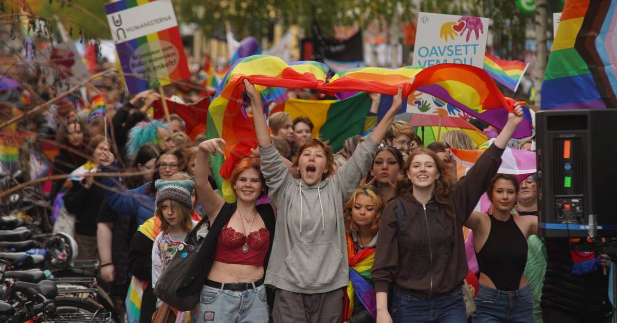 Watch the pride parade march through Umeå Teller Report
