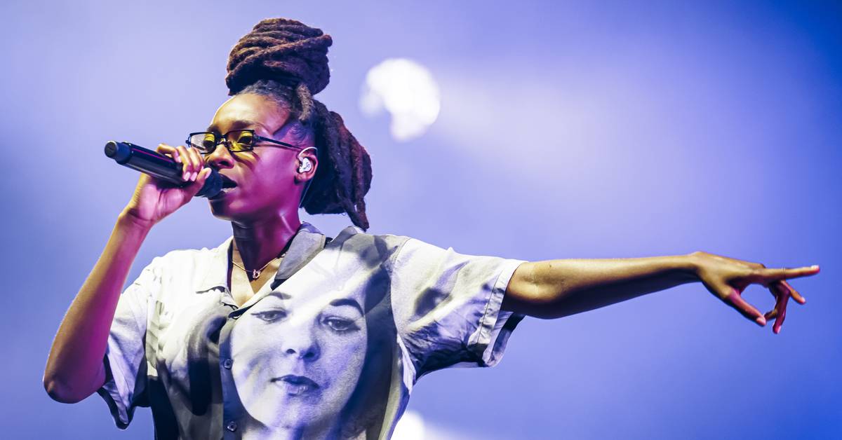 British rapper Little Simz receives the Mercury Prize - Teller Report
