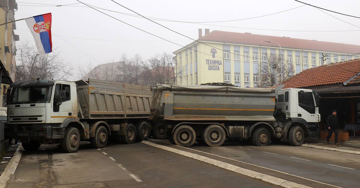 Kosovo closes main border crossing with Serbia