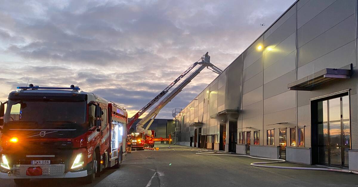 Fire in an industrial building in Orebro