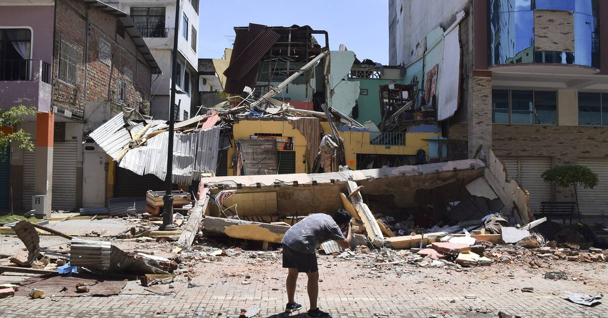 Almeno 12 morti dopo il terremoto in Ecuador