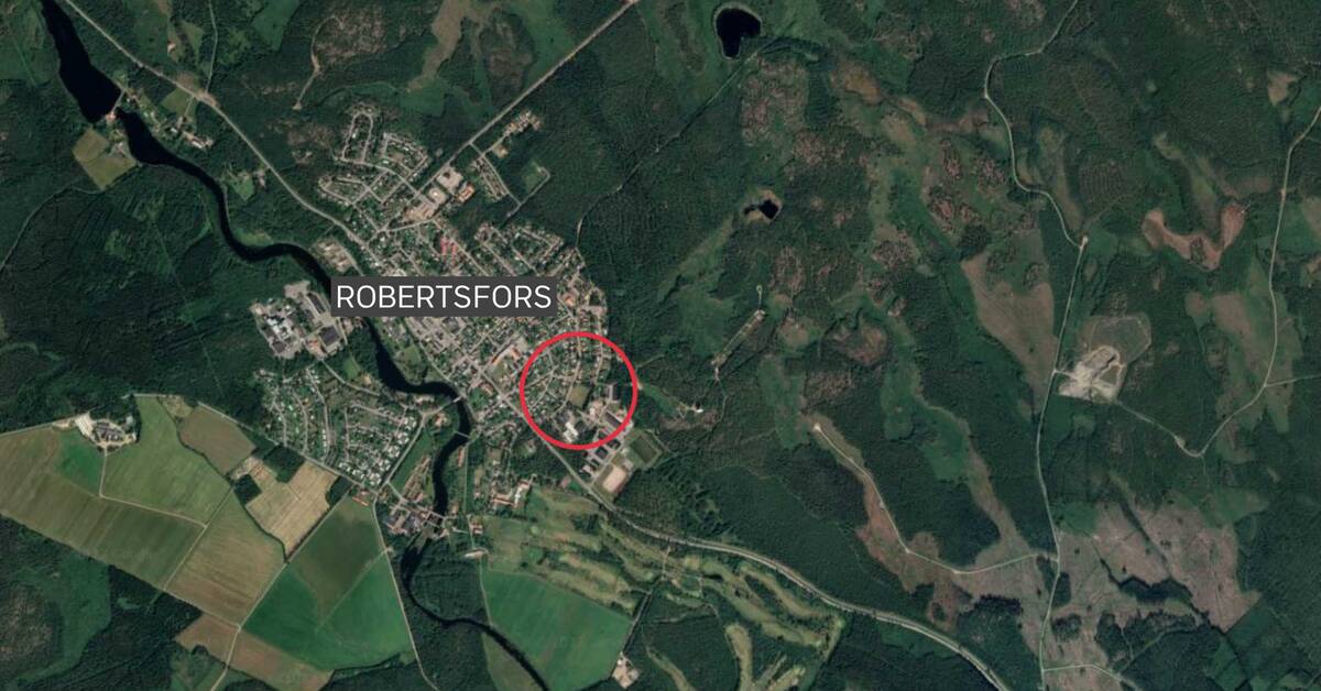 Robertsfors witnesses collapse of an industrial building.