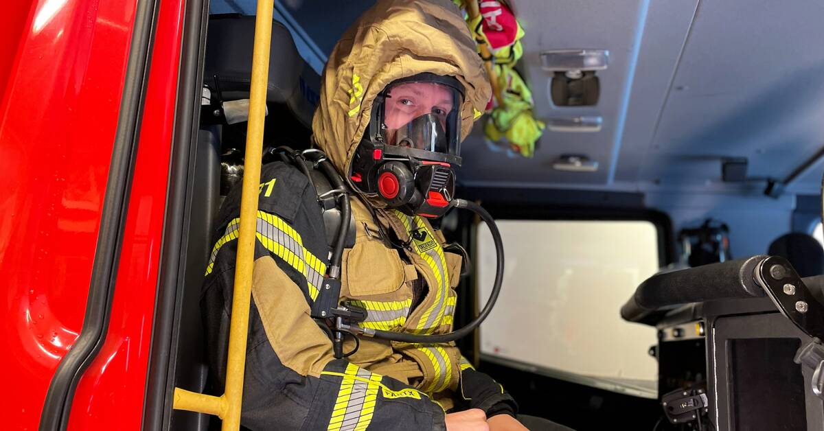 Fire brigade on the risks when an electric car burns in a garage