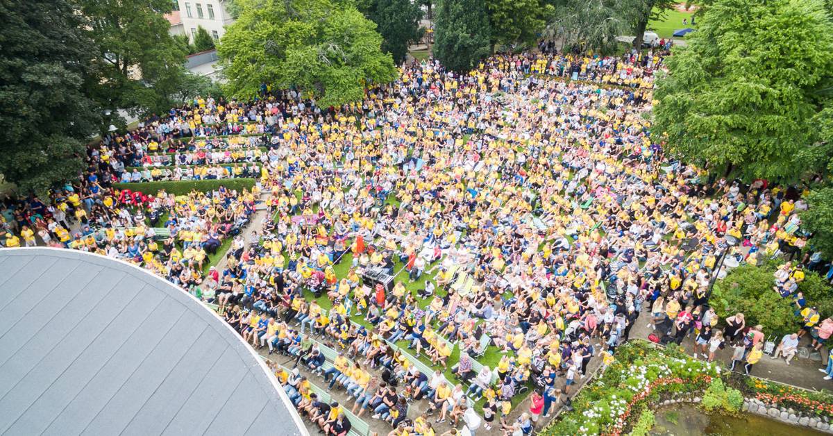 Katrineholm football party with giant screen this is how much a