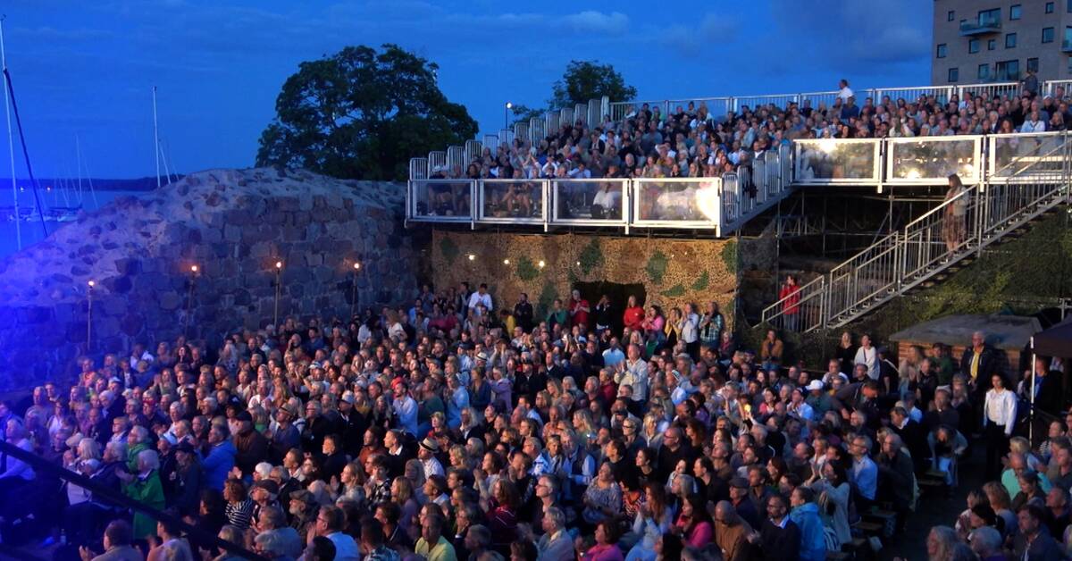 Audience party in the castle ruins in Västervik this was