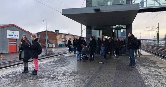 Tåg Mellan Trollhättan Och Göteborg