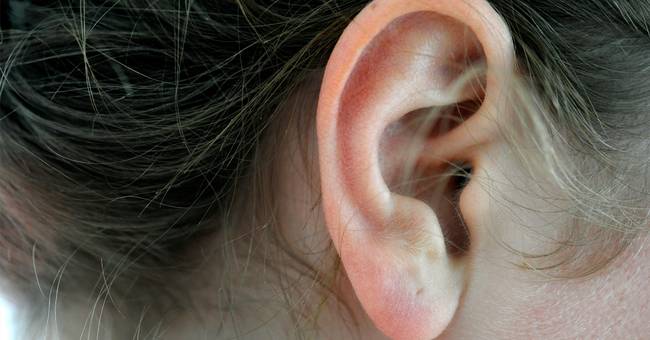 Blev döv efter öroninflammation | SVT Nyheter
