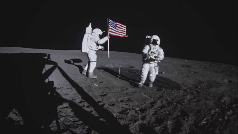 Neil Armstrong, Buzz Aldrin genomförde den första bemannade landningen på månen den 20 juli och besättningen återvände till jorden den 24 juli. - Amerikas väg till månen