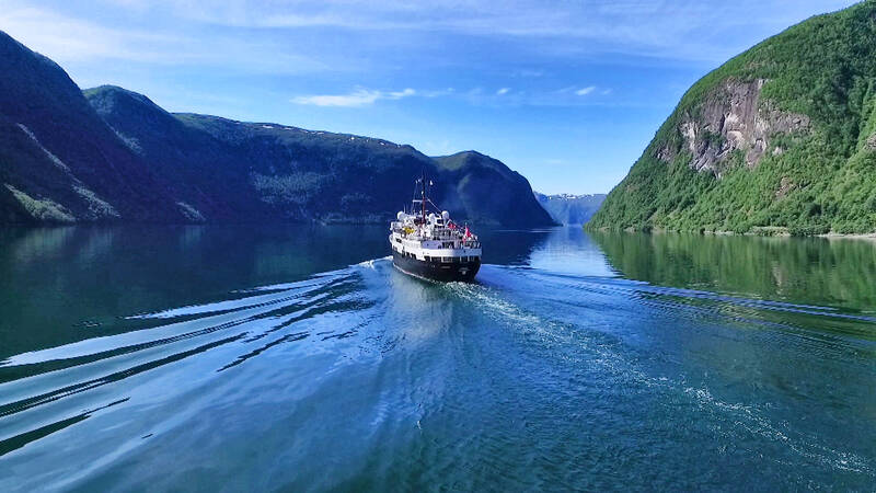 En hisnande och storslagen tur med bilder från Norges mångskiftande landskap och naturtyper – sett från luften. - Norge från luften