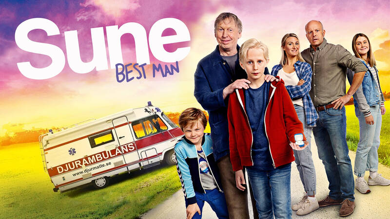 Sunes klass ska få åka på en hemlig resa och Sune och Sophie ser verkligen fram emot att resa iväg tillsammans. - Sune - Best man