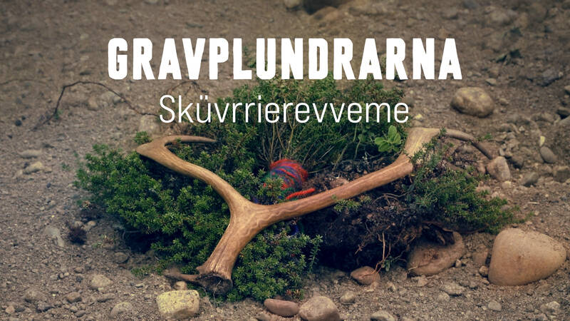 Rasbiologin levde länge vidare i det fördolda. Ända in på 1950-talet plundrades samiska gravar i jakten på kranier. Gravplundrarna börjar och slutar i en historisk händelse - Sveriges största återbegravning av samiska kvarlevor i Lycksele 2019.