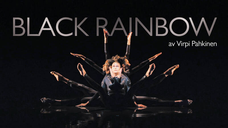 Ett dansverk av Virpi Pakhinen med fem dansare som rymmer både mysticism och rituell precision. - Black rainbow - Virpi Pahkinen