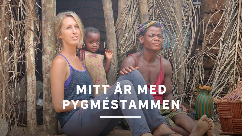 Mbendjelefolket har sedan urminnes tider levt i hjärtat av regnskogen, avskurna från omvärlden och i harmoni med naturen. Filmaren Livia Simoka blir välkomnad att leva sida vid sida med byborna under fem månader, där hon upptäcker både slående likheter men även stora skillnader med vår västerländska kultur. - Mitt år med pygméstammen