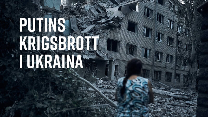 En ukrainsk kvinna går bland skräpet från ett bostadshus efter nattbeskjutning i Mykolaiv, Ukraina, tisdagen den 2 augusti 2022. - Putins krigsbrott i Ukraina