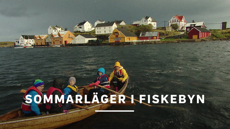 Mer än 50 år efter att de sista människorna flyttade ifrån Bjørnsund får den gamla fiskebyn nytt liv när en grupp sjundeklassare anländer för en femdagars lägerskola. - Sommarläger i fiskebyn