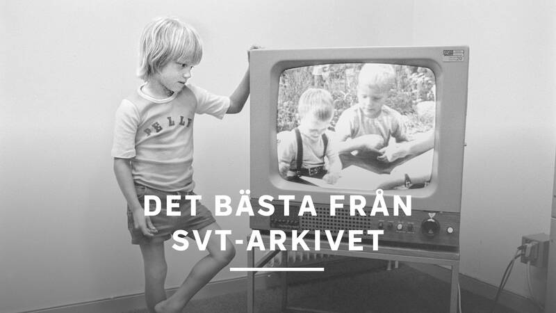Pelle, 7 år och döv, vid en TV-apparat. - Det bästa från SVT-arkivet