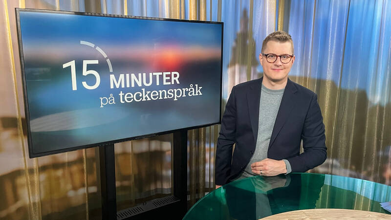 Programledare Magnus Bergevin. - 15 minuter på teckenspråk