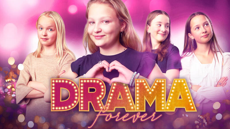 Drama forever. Säsong 4. Olivia (Lisen Melander),Nico (Esther Belzikoff Drar), Alexa (Amora Löth Palmcrantz) och Ella (Bianca Ehne).