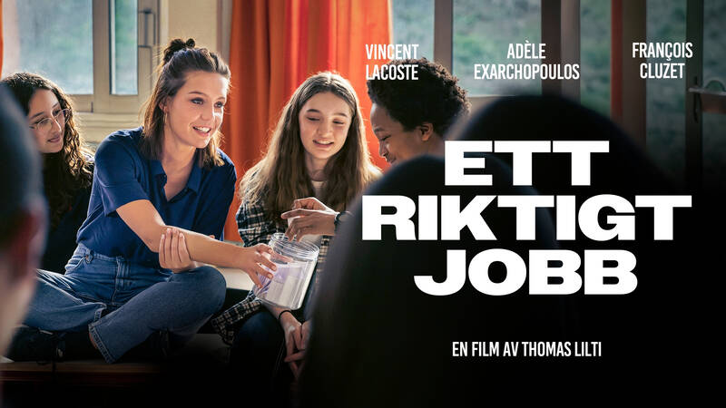 En dramakomedi om doktoranden Benjamin som tar ett vikariejobb på en högstadieskola i Paris utkanter. Redan första dagen inser han att det inte kommer bli en dans på rosor, men de mer erfarna kollegorna kommer till undsättning och Benjamin bjuds in i det sammansvetsade arbetslaget. - Ett riktigt jobb
