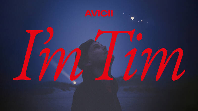 Avicii - I'm Tim Det här är den osannolika berättelsen om Tim, en blyg och osäker pojke som på rekordtid blir en av världens mest älskade artister - Avicii. Genom ett unikt arkivarbete och tillgång till aldrig tidigare visade intervjuer får vi följa Tim på hans vindlande resa - från det allra första andetaget på BB i Stockholm 1989 till det tragiska slutet i Oman 2018. Det här är en film där Tim själv berättar om sitt liv och delar med sig av sitt inre på ett sätt som vi inte hört förut.