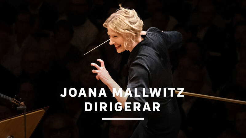 Vid sin invigningskonsert som chefsdirigent och konstnärlig ledare för Berlins konserthus valde Joana Mallwitz tre första-symfonier. På programmet till den bejublade konserten i augusti 2023 står därför första symfonin av i tur och ordning Prokofjev, Weill och Mahler. - Joana Mallwitz dirigerar Prokofjev, Weill och Mahler