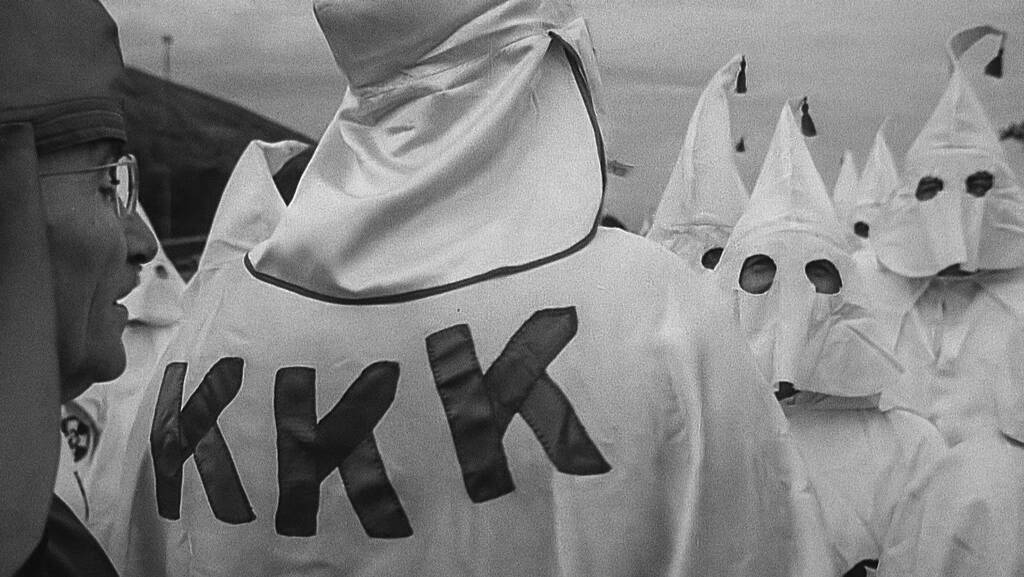 Svartvitt fotografi av KKK - Ku klux klan