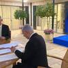 Benny Gantz och Benjamin Netanyahu tvingades komma överens om en koaltionsregering