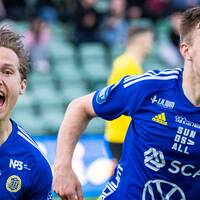 Sundsvalls Daniel Stensson jublar efter att han gjort 1-0 under fotbollsmatchen i Allsvenskan mellan GIF Sundsvall och Mjällby den 23 maj 2022 i Sundsvall.