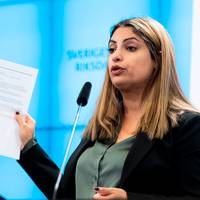 Nooshi Dadgostar (V) meddealde att Vänsterpartiet vill att Kammarkollegiet granskar M, S, SD, KD och L efter avslöjandet om att de varit beredda att kringgå lagen om hur donationer ska hanteras.