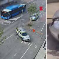 Tvådelad bild: En gata fotograferad ovanifrån där en kvinna blivit påkörd och sedan dött, detta är markerat med ett kryss då bilden kommer från polisens förundersökning. Den andra bilden föreställer en silverfärgad bild motoruv med spår av skador.