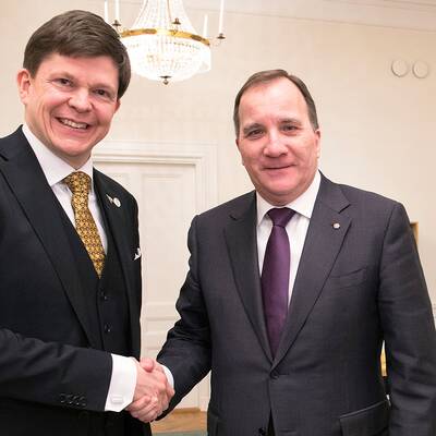 Talman Andreas Norlén tar emot Stefan Löfven (S)