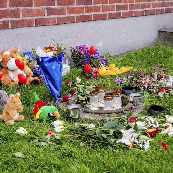 GÖTEBORG 2016-08-24 Två dagar efter handgranatsattacken mot en lägenhet på Biskopsgården där en åttaårig pojke dödades FOTO Adam Ihse / TT /