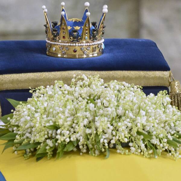 Prinsessan Lilians favorit, liljekonvaljen, låg på kistan under begravningen.