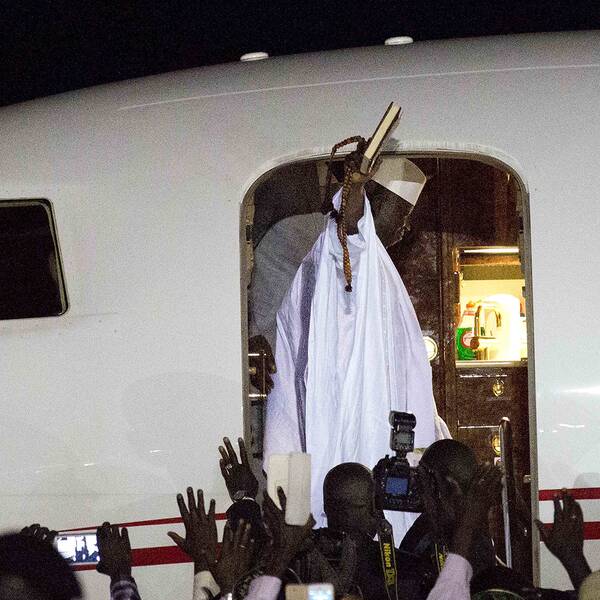 Gambias ex-president Jammeh lämnade sent på lördagskvällen landet efter att till slut ha beslutat sig för att lämna presidentposten efter 22 år vid makten