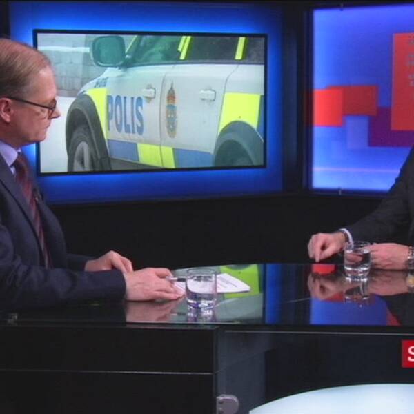 Inrikesminister Anders Ygeman (S) intervjuas av Mats Knutson i Rakt på
