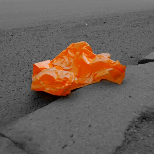 Orange plastpåse