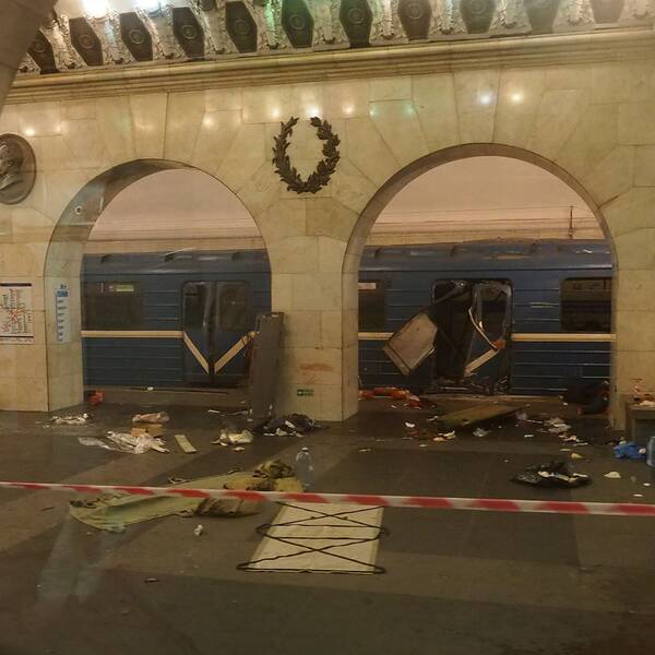 Tåget som skadades av explosionen vid tunnelbanestationen Tekhnologitjeskij institut.