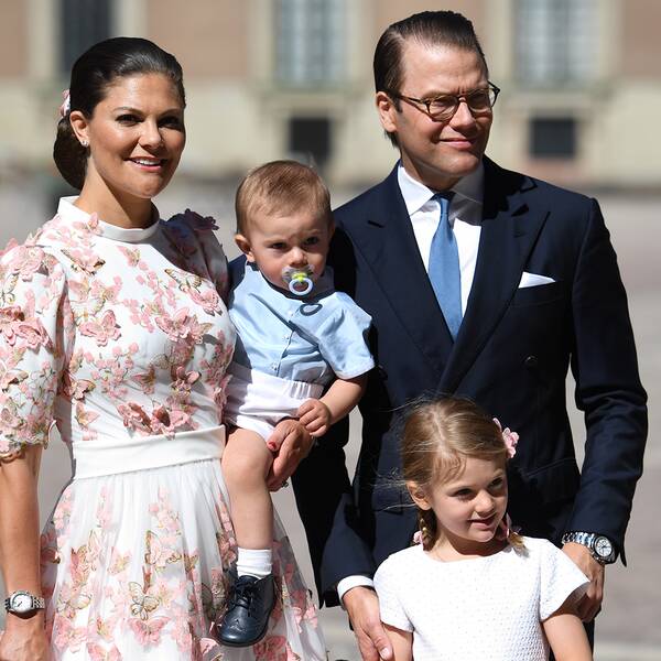 Kronprinsessan Victoria och prins Daniel med barnen Oscar och Estelle lämnar Te Deum i Slottskyrkan vid högtidlighållandet av kronprinsessan Victorias 40-årsdag